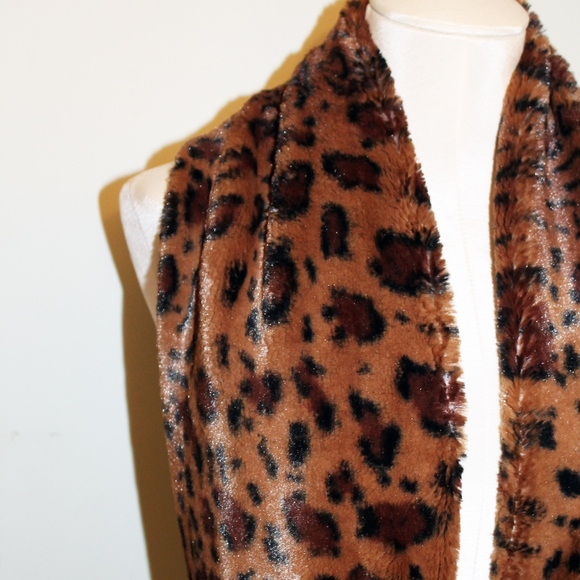 Leopard Infinity Scarf - Picture 2 of 4
